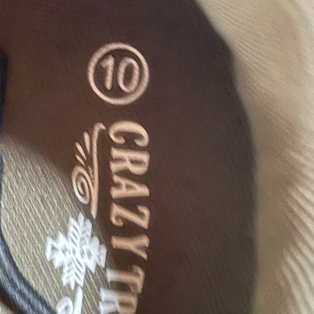 Cute shoes. NWT Never worn. Fit more like a 9